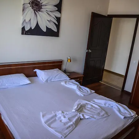 Apartament 3 Camere Regent Lake View Vega Mamaia Apartment *